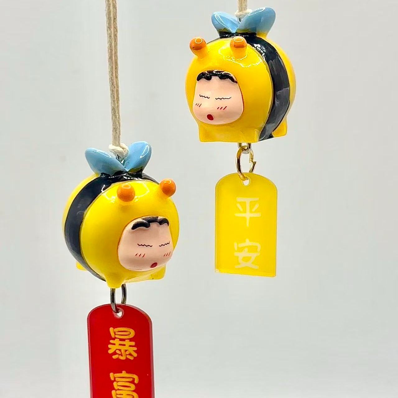 Car Accessories For Interior - Crayon Shin-chan Bee Cosplay Figuur Auto
